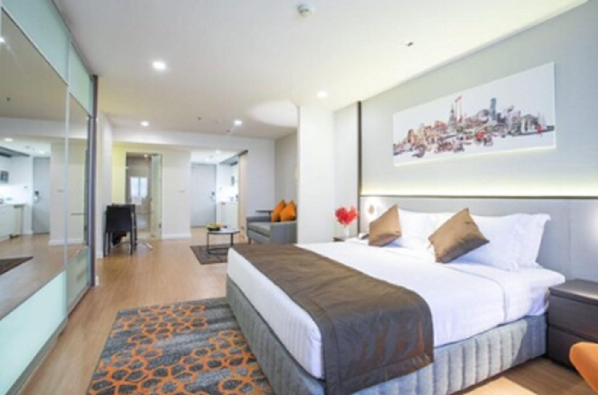 Parkroyal Suites Bangkok Exterior photo